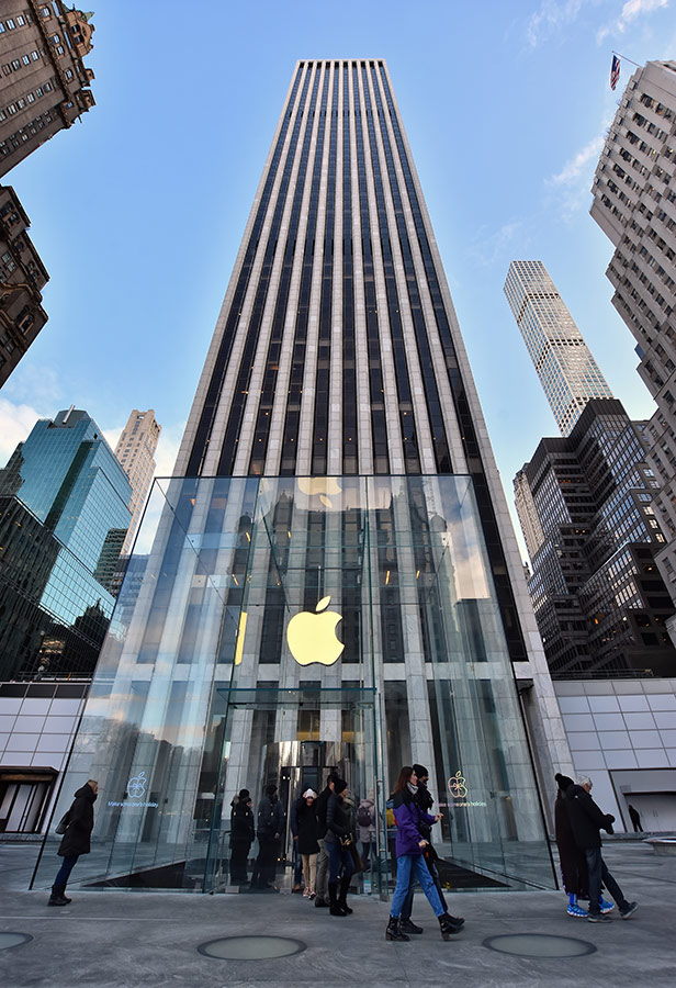 The Flagship Apple Store, NYC 5th Ave. Attractions