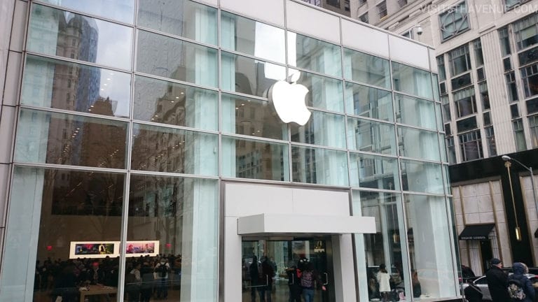 ▷ Check out the new Apple Store on 5th Avenue in NYC!