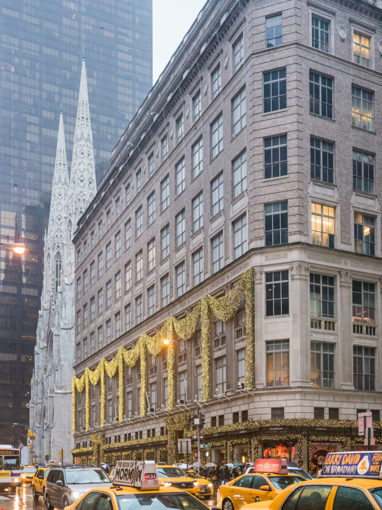 Saks Fifth Avenue 5th Avenue New York Department Store